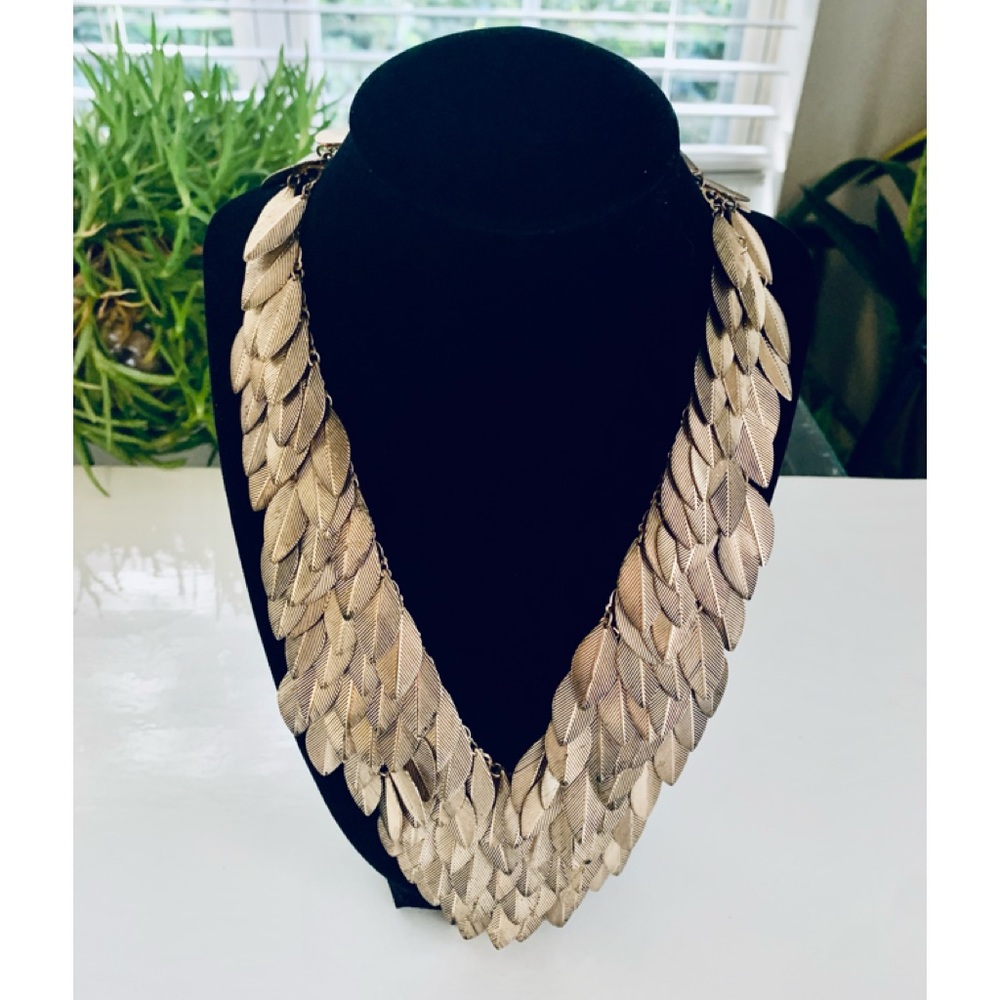 29” cluster of leaves vintage necklace